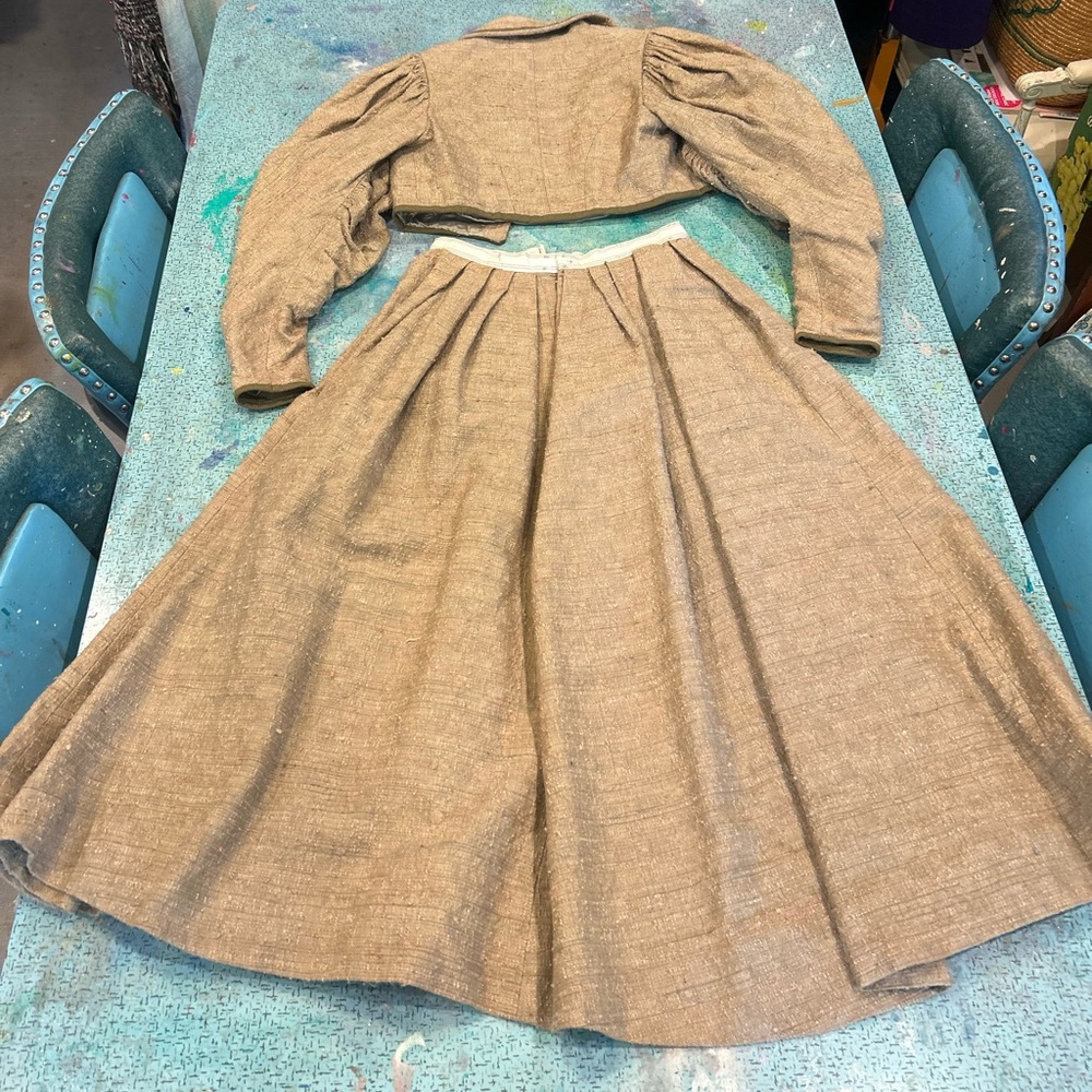 Shakespearean Shrug Set - Picture 9 of 16